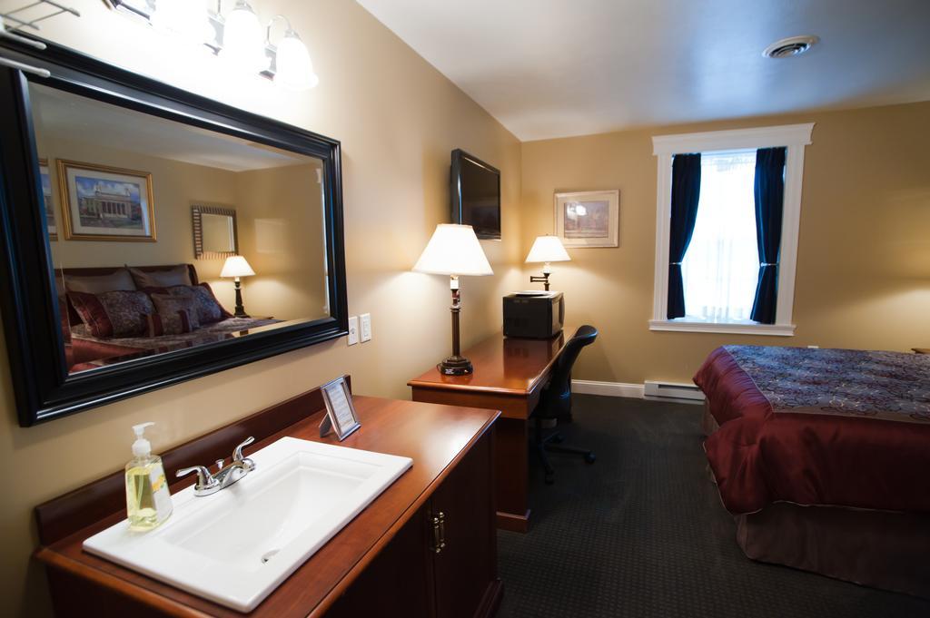 Beacon Hotel Oswego Esterno foto
