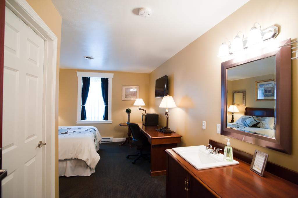 Beacon Hotel Oswego Esterno foto