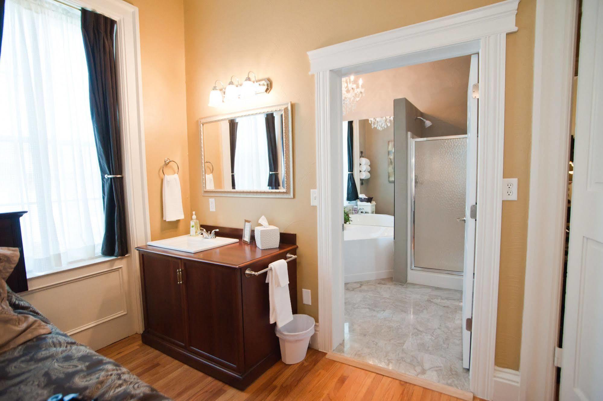 Beacon Hotel Oswego Esterno foto